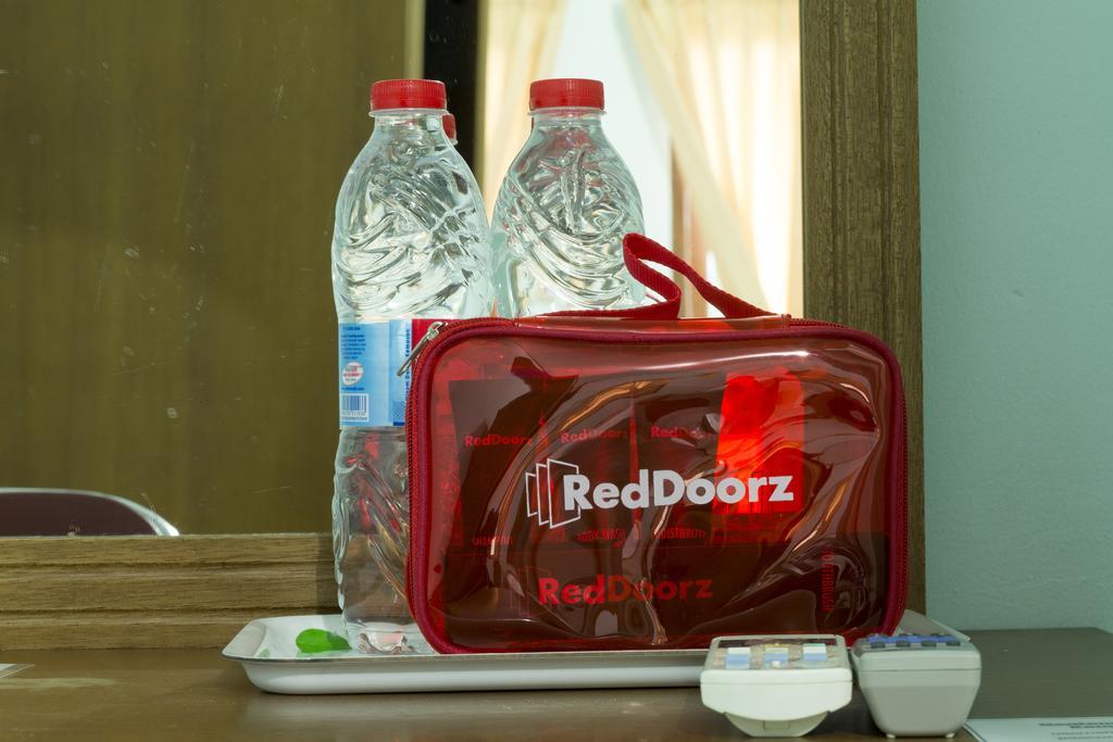 Hotel Reddoorz @ Pulomas à Jakarta Extérieur photo
