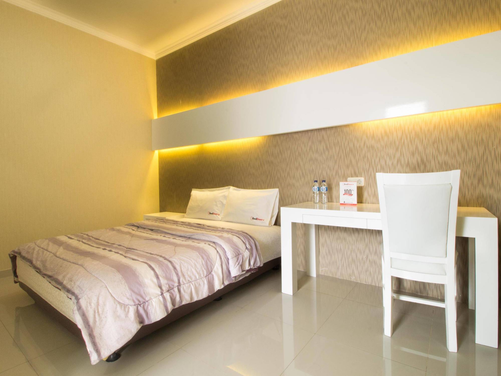 Hotel Reddoorz @ Pulomas à Jakarta Extérieur photo