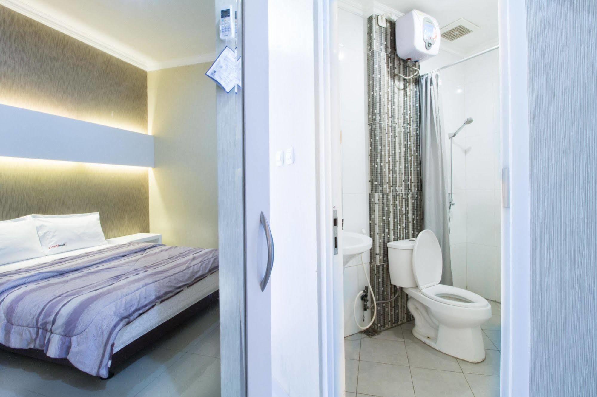 Hotel Reddoorz @ Pulomas à Jakarta Extérieur photo