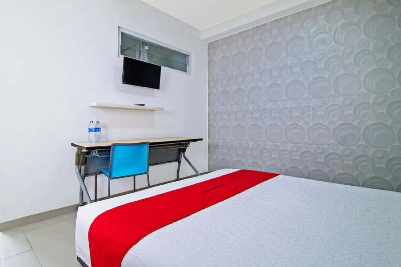 Hotel Reddoorz @ Pulomas à Jakarta Extérieur photo