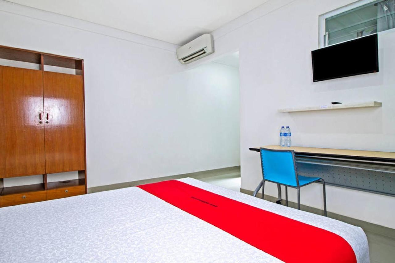 Hotel Reddoorz @ Pulomas à Jakarta Extérieur photo