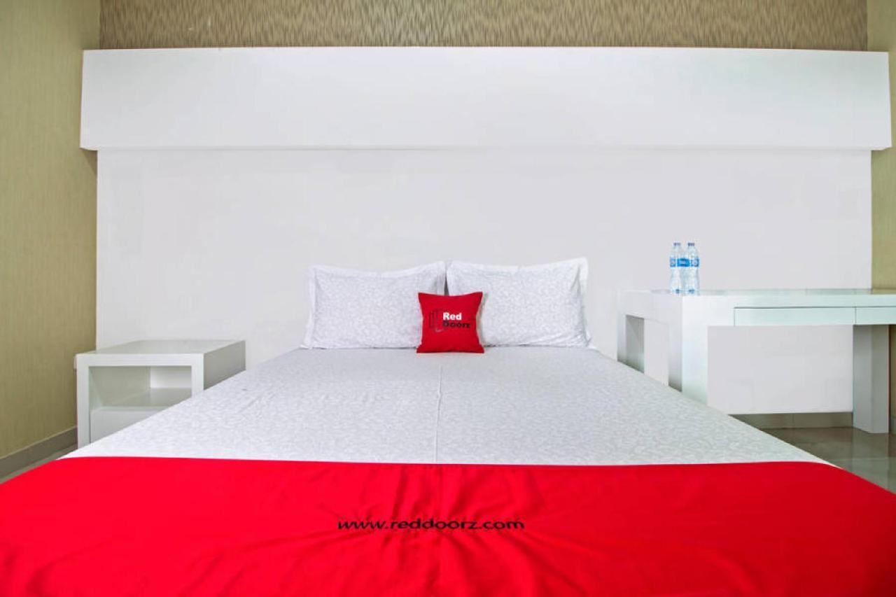 Hotel Reddoorz @ Pulomas à Jakarta Extérieur photo