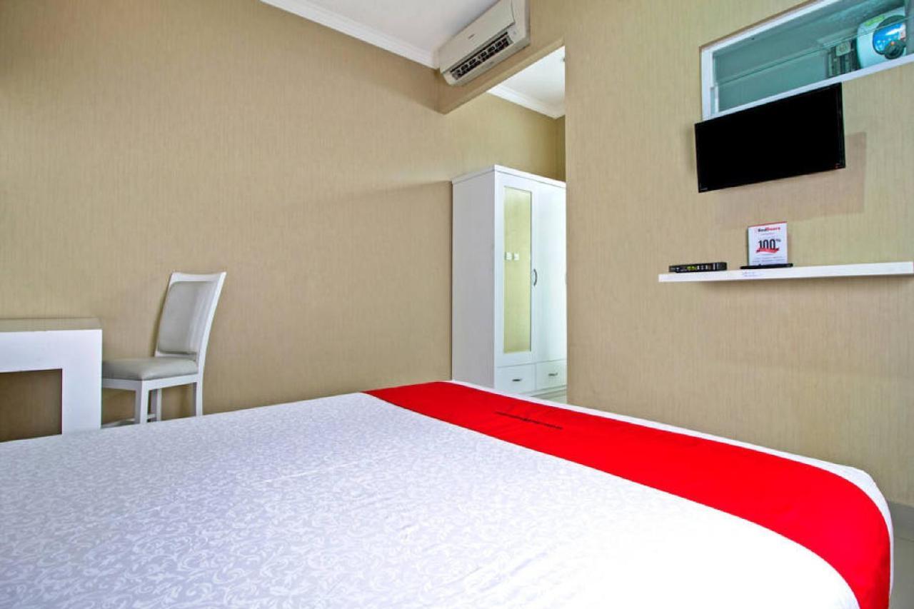 Hotel Reddoorz @ Pulomas à Jakarta Extérieur photo
