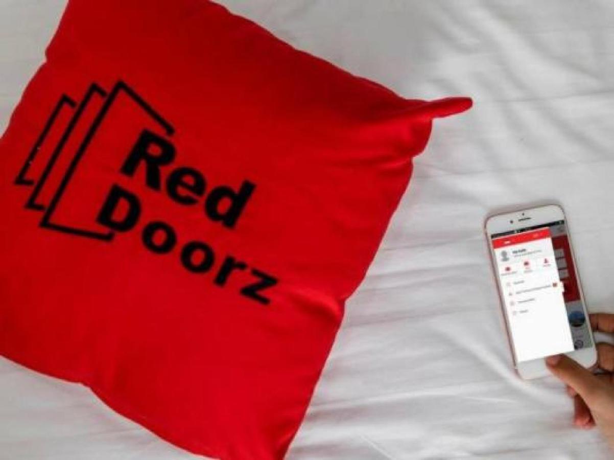 Hotel Reddoorz @ Pulomas à Jakarta Extérieur photo